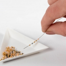 Seed Beads - 1,7 mm - Hål 0,5-0,8 mm - Ljusgrå - 25 g