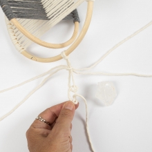 DIY Pysselkit - Makramé Mobil Med Kristaller - Grå, Off White