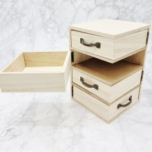 Liten Byrå i Trä - 4 Sidolådor - H: 18,5 cm