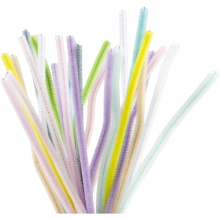 Närbild på pastellfärgade piprensare i mixad förpackning för pyssel.