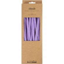 Närbild på lila piprensare i tät förpackning för pyssel.