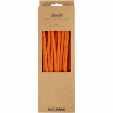 Närbild på orange piprensare i tät förpackning för pyssel.