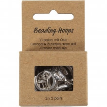 Försilvrade creoler med liten ögla för hänge, uppställda i par.