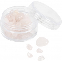 Närbild på rosa kristallpärlor i rosenkvarts.