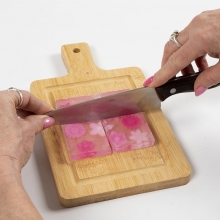 DIY Kit Tvåltillverkning - Rosa Blommor - Skapa Egen Tvål