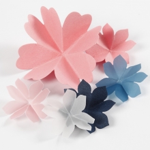 Blomsterranka i kartong och pergamentpapper DIY Inspiration