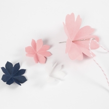 Blomsterranka i kartong och pergamentpapper DIY Inspiration