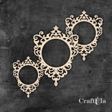 Tre detaljerade chipboardramar i beige naturton i olika storlekar med laserskurna ornament.