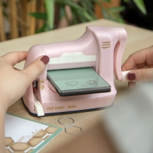 Stansmaskin Cut Easy Mini A7 - Die-Cutting and Embossing - Pink