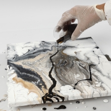 Fluid art på målarduk med hobbyfärg och Pouring-Fluid