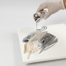 Fluid art på målarduk med hobbyfärg och Pouring-Fluid