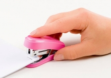 Häftapparat Mini Novus Pink Häftklammer till scrapbooking, pyssel och hobby