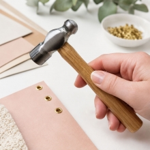 Smidig liten hobby hammare Verktyg till scrapbooking, pyssel och hobby