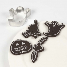 Fyra utsticksformar i rostfritt stål formade som spöke, pumpa, häxhatt och fladdermus.