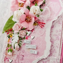 Romantiskt scrapbookingkort i rosa Pyssel med papper