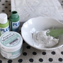 Tavla med schablontryck på Spillvirke - Hobbyfärg