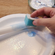 Måla och dekorera ljus med glitter och ljusfärg