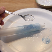 Måla och dekorera ljus med glitter och ljusfärg
