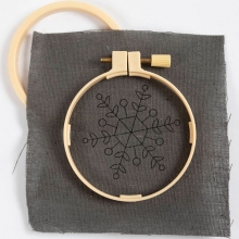 Mini DIY Kit - Brodera en Snöflinga - Julpyssel