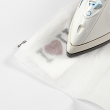 Pennfodral och börser dekorerade med glittrigt stryktyg textiltusch Inspiration Textil Sömnad Broderi