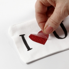 Pennfodral och börser dekorerade med glittrigt stryktyg textiltusch Inspiration Textil Sömnad Broderi