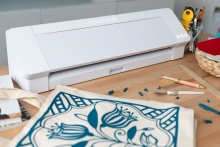Silhouette CAMEO 4 Plus 15" Extra Bred Portrait Skärmaskin