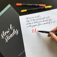 Kelly Creates Kalligrafiblock Dotted pad 50 vita ark Kalligrafipennor