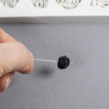 DIY Kit Smycken - Rosor i Lera - Svart och Vit