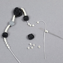 DIY Kit Smycken - Rosor i Lera - Svart och Vit