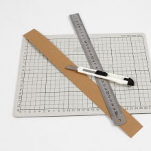 Träknoppar med hängare av läderpapper DIY Inspiration