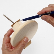 Träknoppar med hängare av läderpapper DIY Inspiration