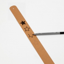Träknoppar med hängare av läderpapper DIY Inspiration