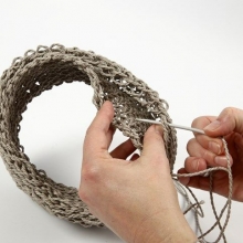 Stickad korg av Pappersgarn Inspiration Textil Sömnad Broderi