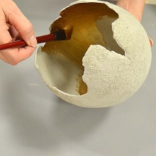 Stora ägg av runda ballong-skal i betong Påskpyssel Inspiration