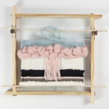 Vävd väggmatta monterad på naturpinne Inspiration Textil Sömnad Broderi