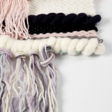 Vävd väggmatta monterad på naturpinne Inspiration Textil Sömnad Broderi