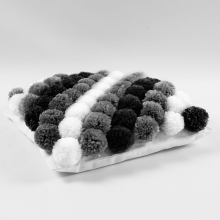 Kuddfordral med pompomer Inspiration Textil Sömnad Broderi