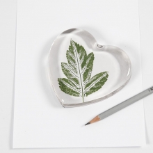 Hjärta med bladtryck DIY Inspiration till scrapbooking, pyssel och hobby