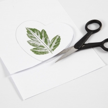 Hjärta med bladtryck DIY Inspiration till scrapbooking, pyssel och hobby
