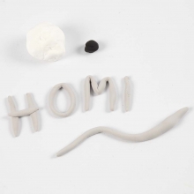 Blomsterkrans av Silk Clay och Creamy Gjutning Modellering Inspiration