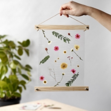 Dekoration med laminerade, torkade blommor i posterlister DIY Inspiration