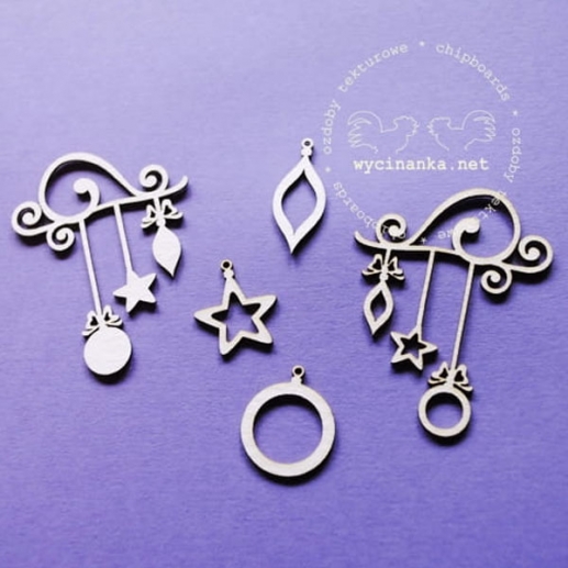 Vitt chipboardset med vintriga motiv, inklusive litet stjärnformat ornament.