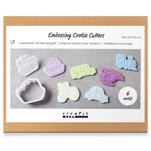 Vita utsticksformar med prägling i transportmotiv i sex storlekar.