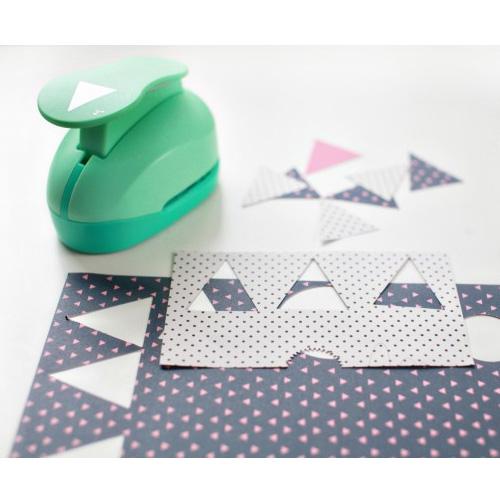 Stans American Crafts Knock Outs Punch Triangle Banner Dear Lizzy, 2” Motivstans Figurstans