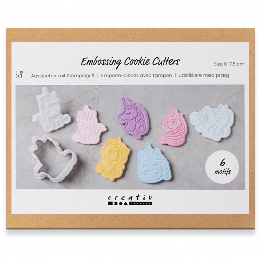 Vita utsticksformar med prägling i enhörningsmotiv i sex storlekar.